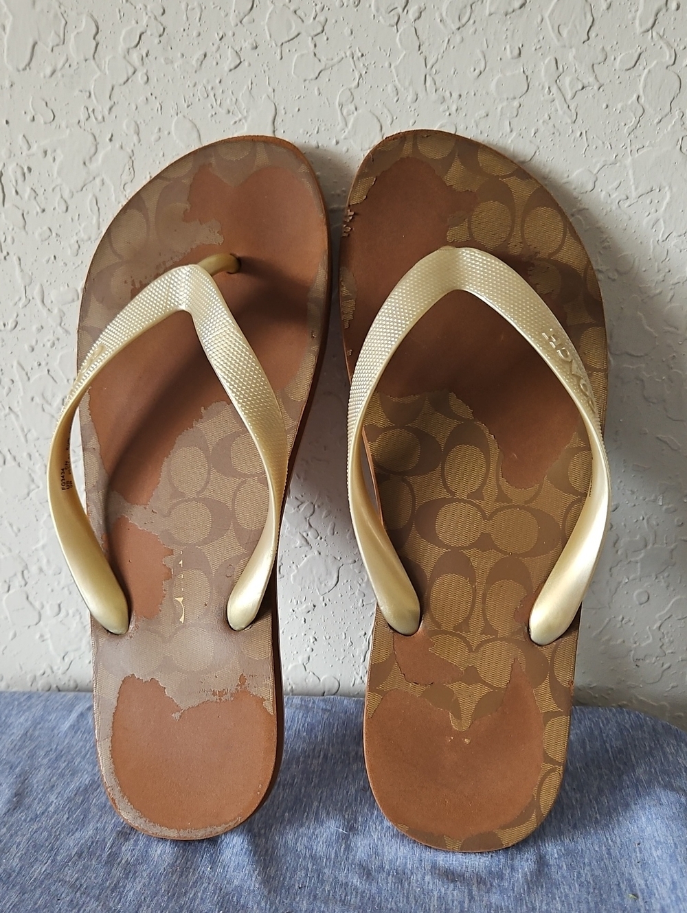 Coach Women’s Flip Flop Sandals Size 9